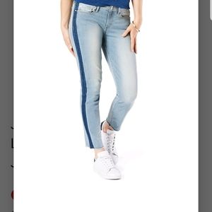 Denizen Levi's junior boyfriend jeans Sz 17, W33